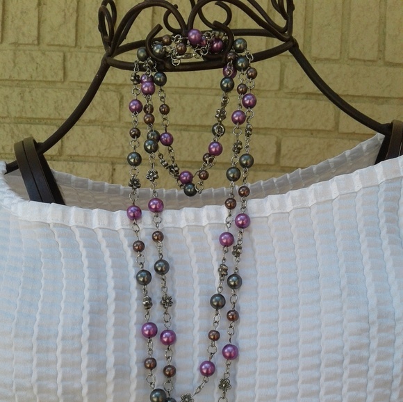 Purple beaded necklace with matching bracelet. - Picture 2 of 5
